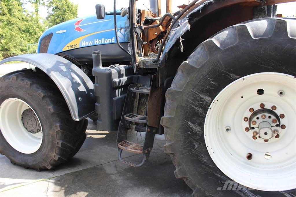 New Holland T7000 Series トラクター