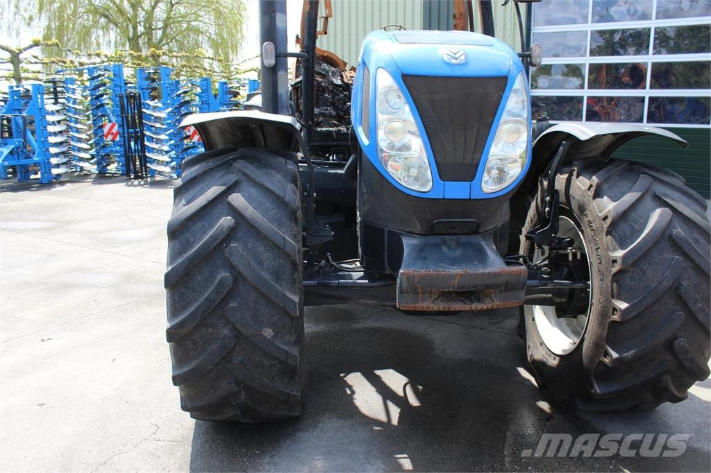 New Holland T7000 Series トラクター
