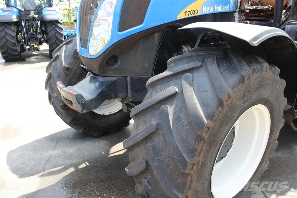 New Holland T7000 Series トラクター