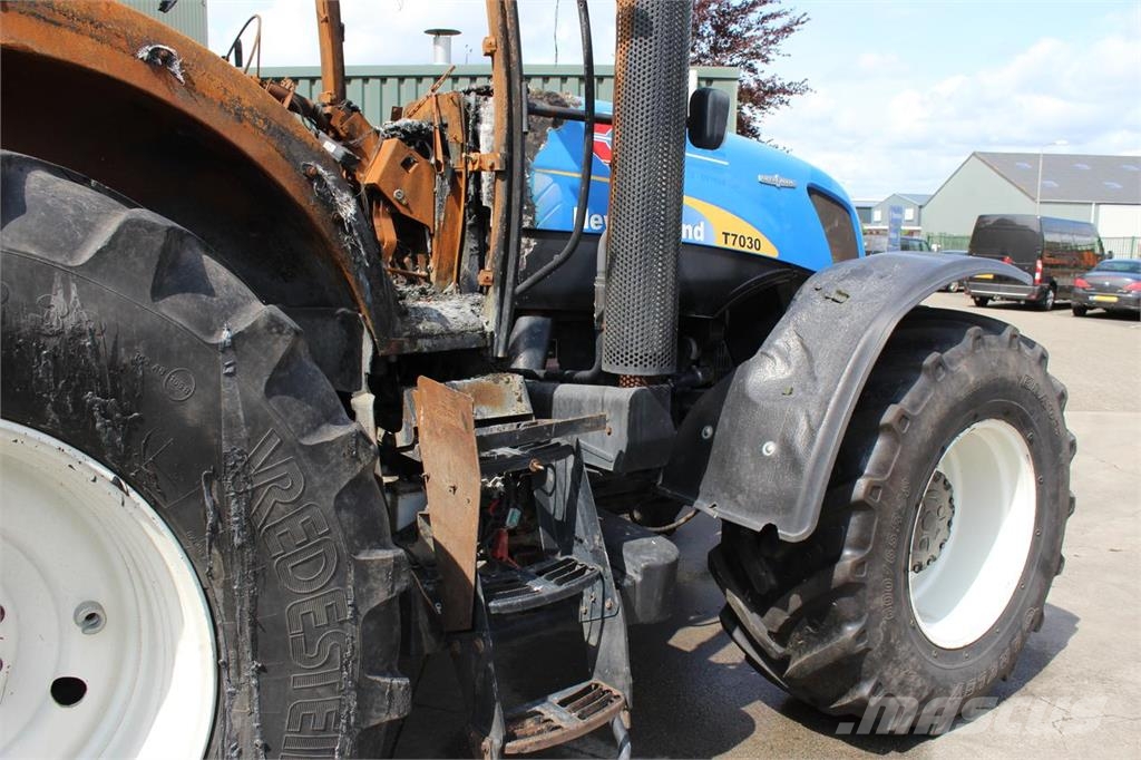 New Holland T7000 Series トラクター