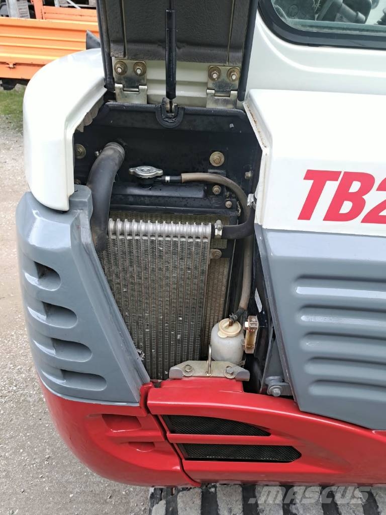 Takeuchi TB 228 Mini pelle < 7t