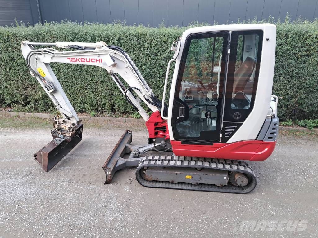 Takeuchi TB 228 Mini pelle < 7t