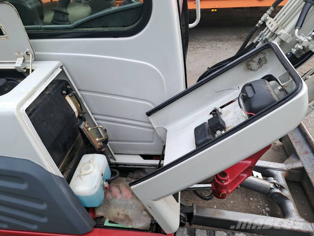 Takeuchi TB 228 Mini pelle < 7t
