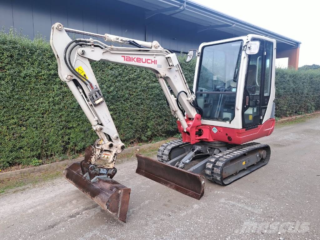 Takeuchi TB 228 Mini pelle < 7t