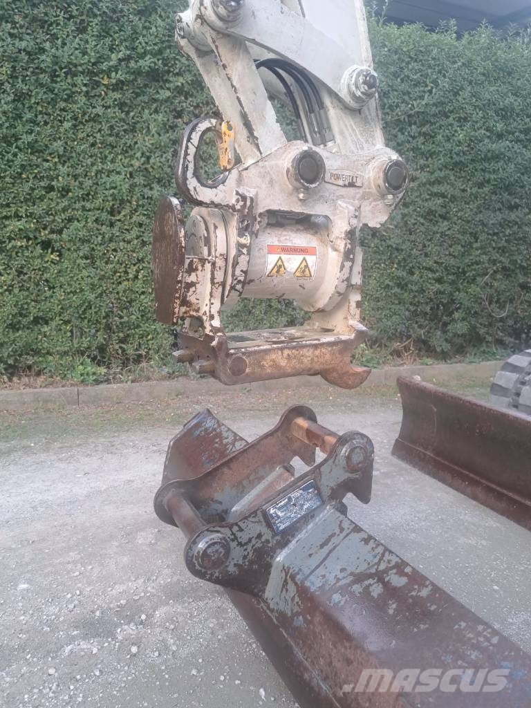 Takeuchi TB 228 Mini pelle < 7t