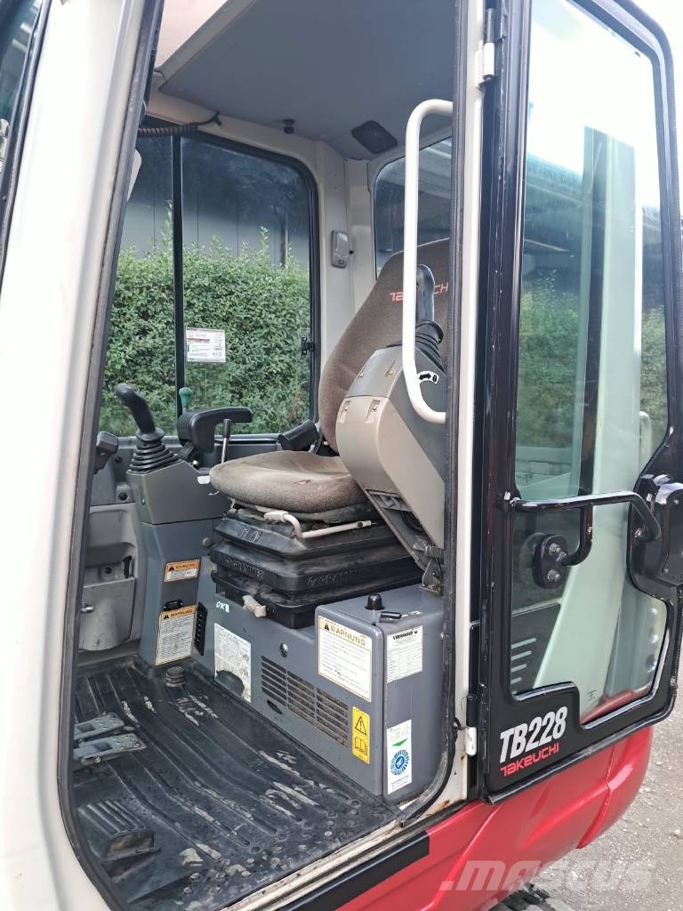 Takeuchi TB 228 Mini pelle < 7t
