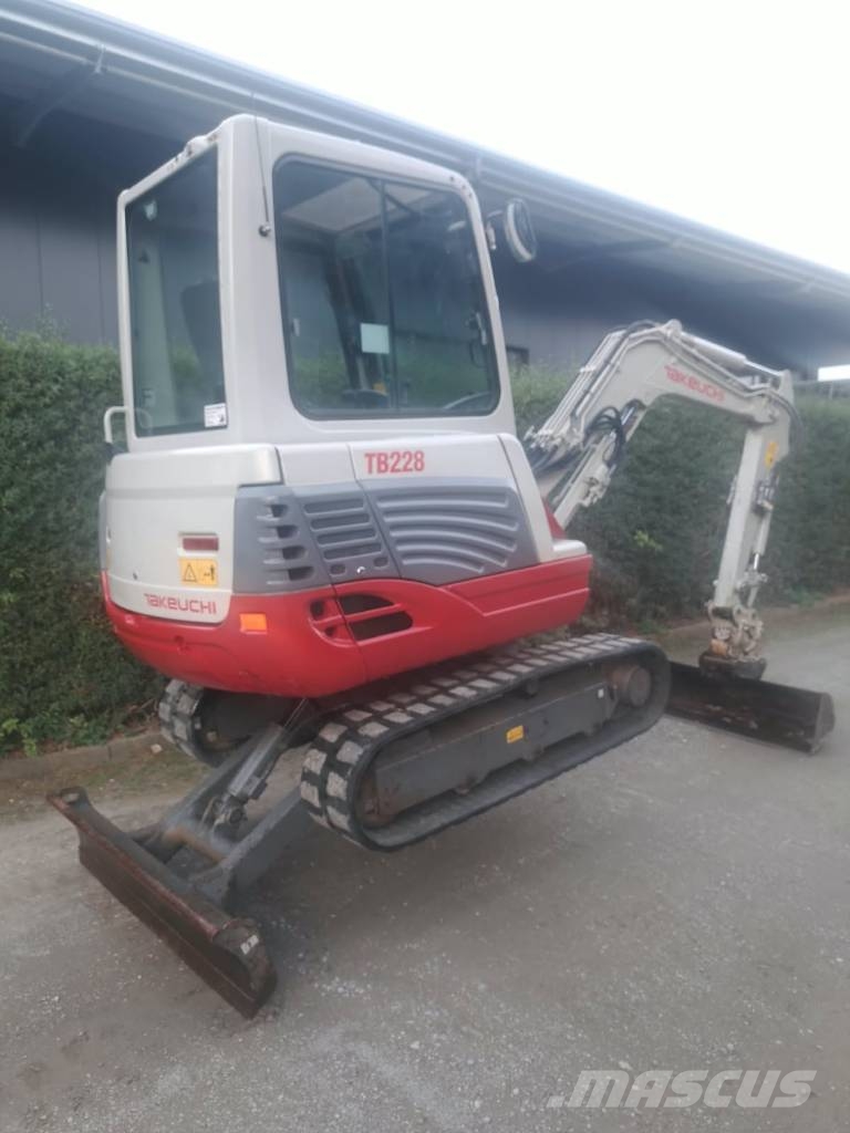 Takeuchi TB 228 Mini pelle < 7t