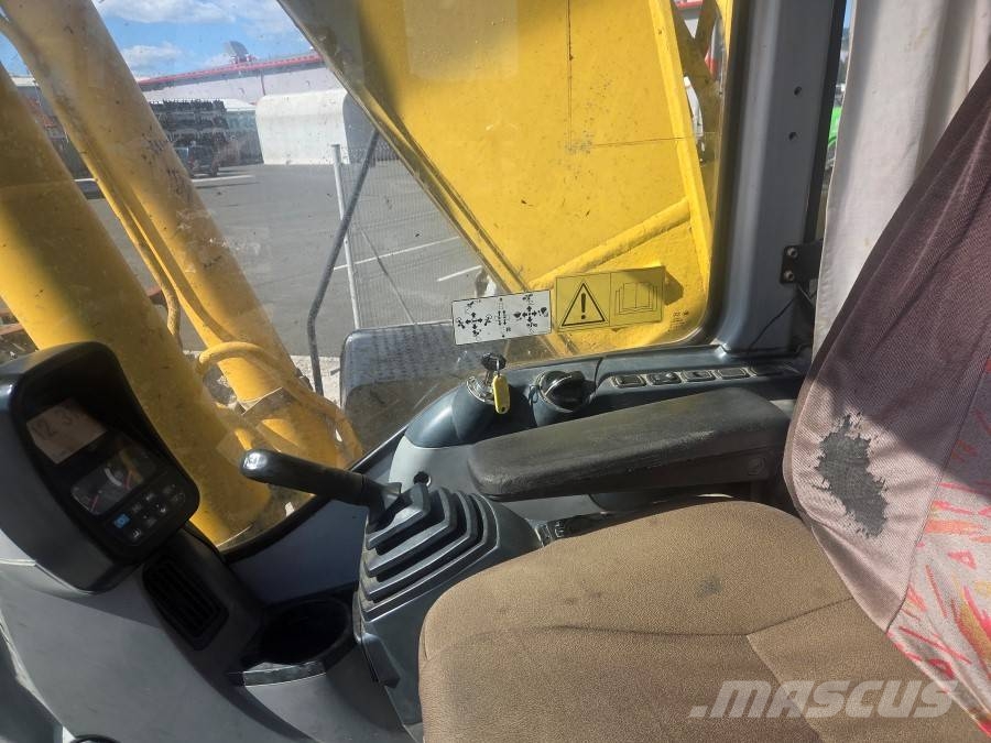 New Holland E 215 B Bageri gusjeničari