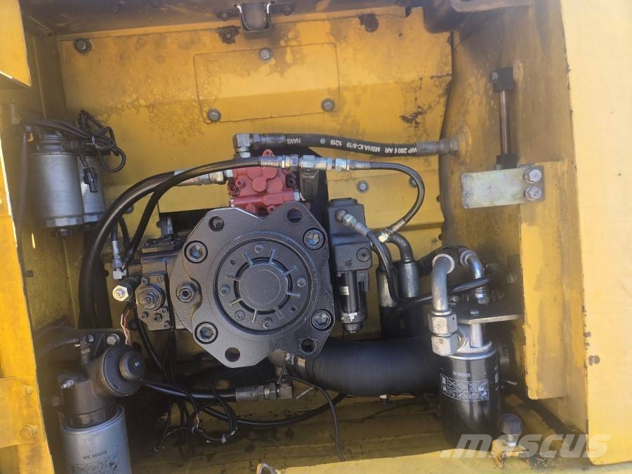 New Holland E 215 B Bageri gusjeničari