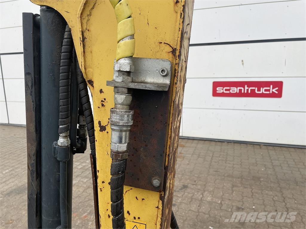 Yanmar SV22 ホイール式油圧ショベル(パワーショベル・ユンボ・バックホー)