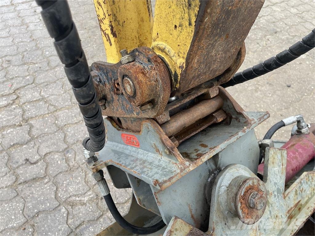 Yanmar SV22 ホイール式油圧ショベル(パワーショベル・ユンボ・バックホー)