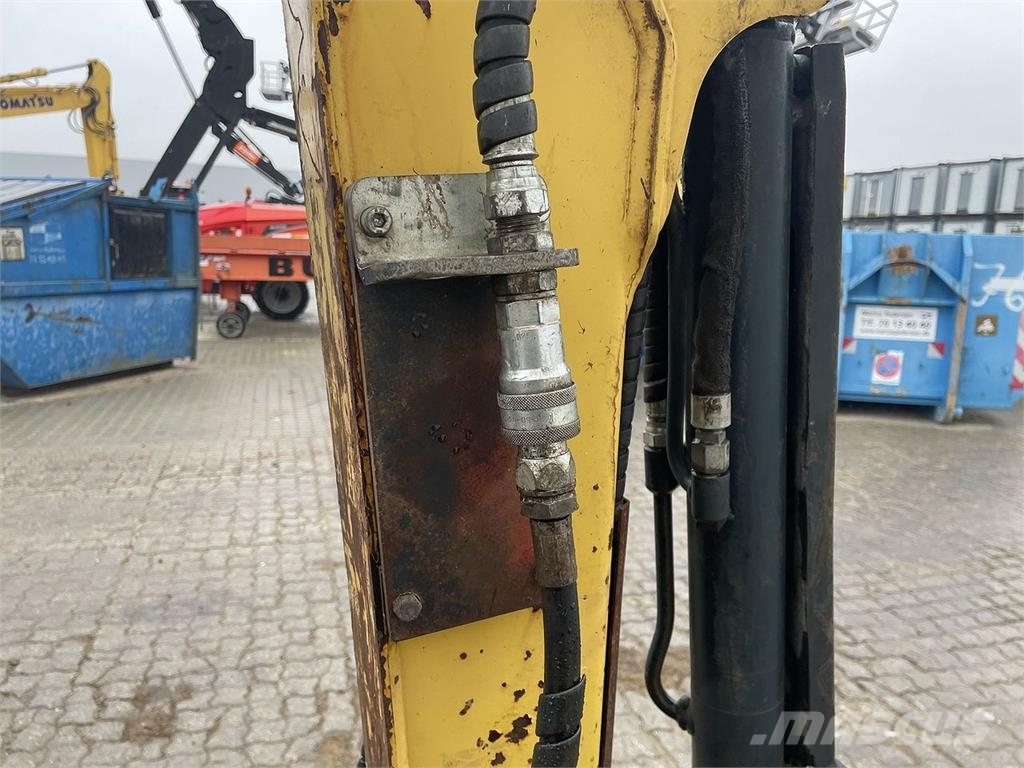 Yanmar SV22 ホイール式油圧ショベル(パワーショベル・ユンボ・バックホー)