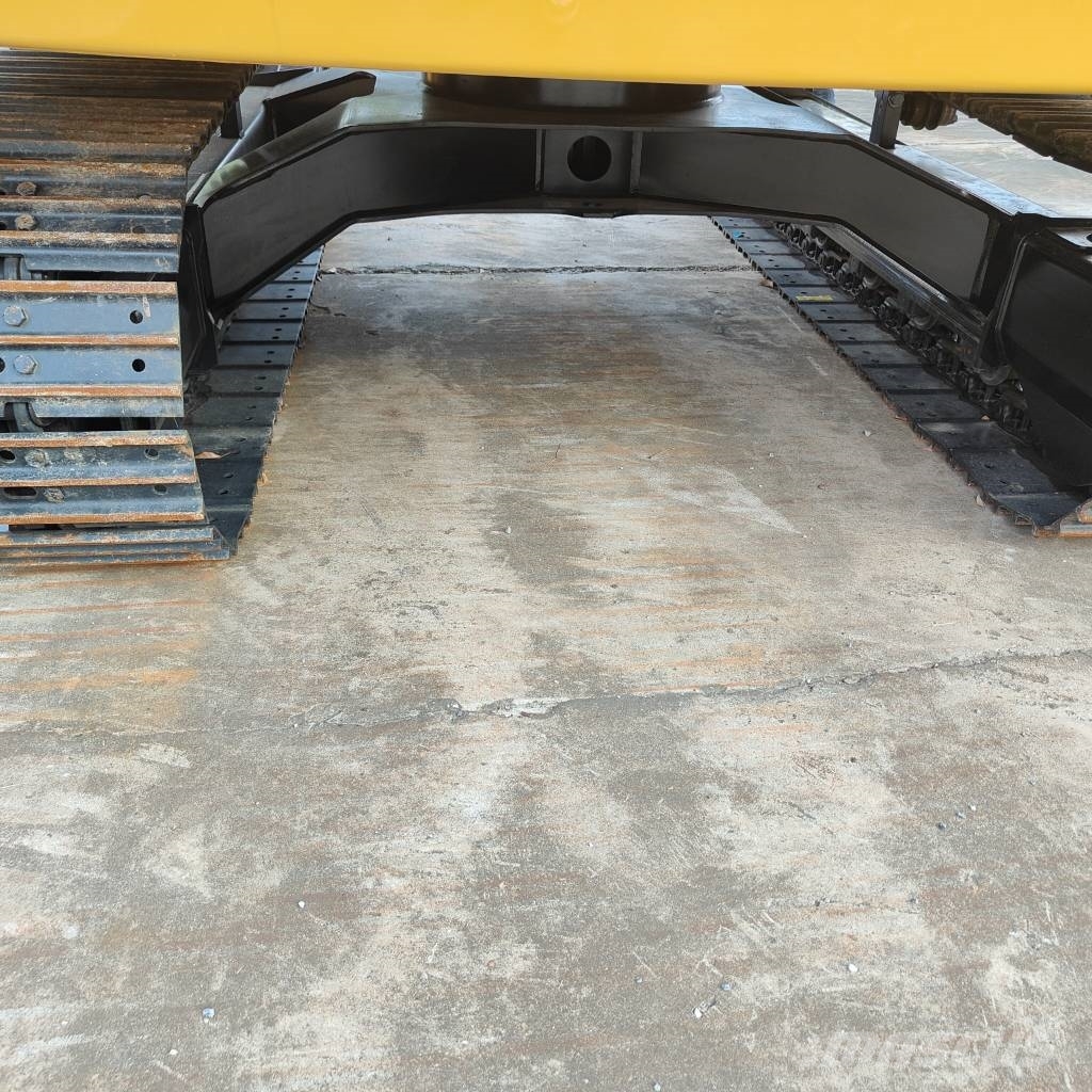 CAT 307 中型挖掘机