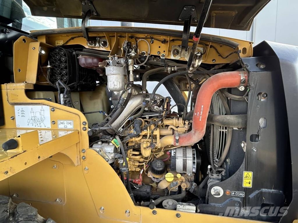 CAT 914-14 لوادر بعجل