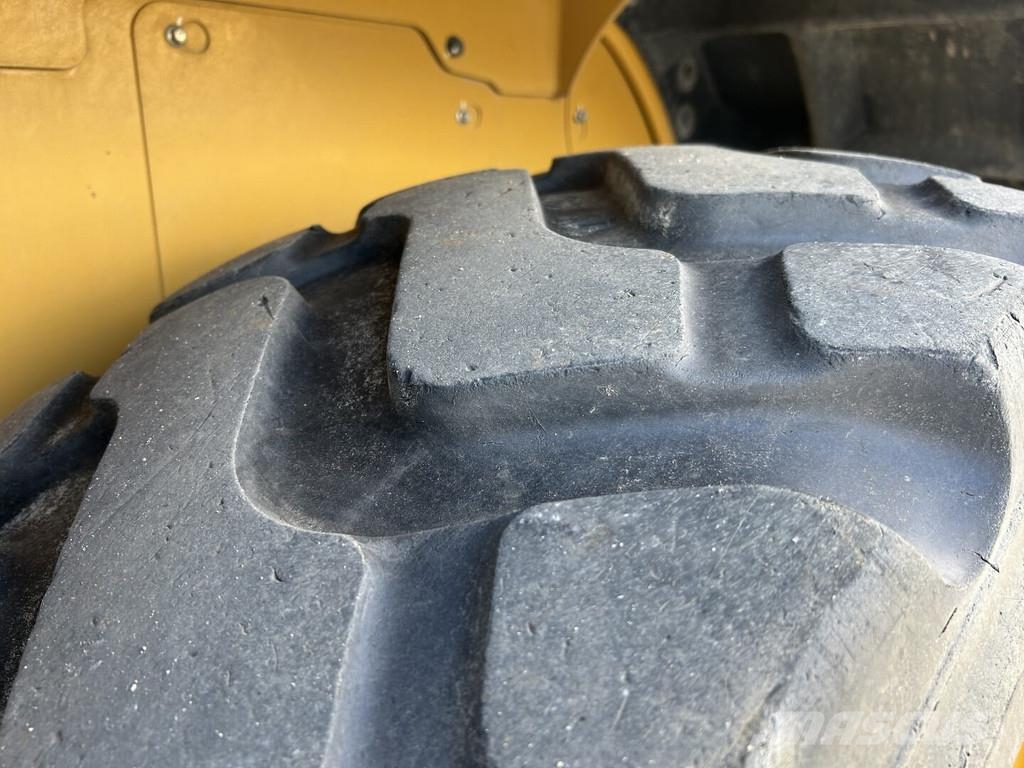 CAT 914-14 لوادر بعجل