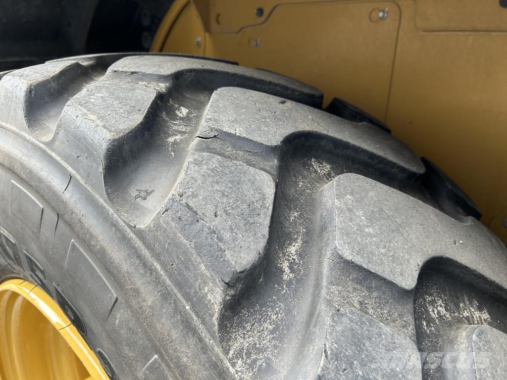 CAT 914-14 لوادر بعجل