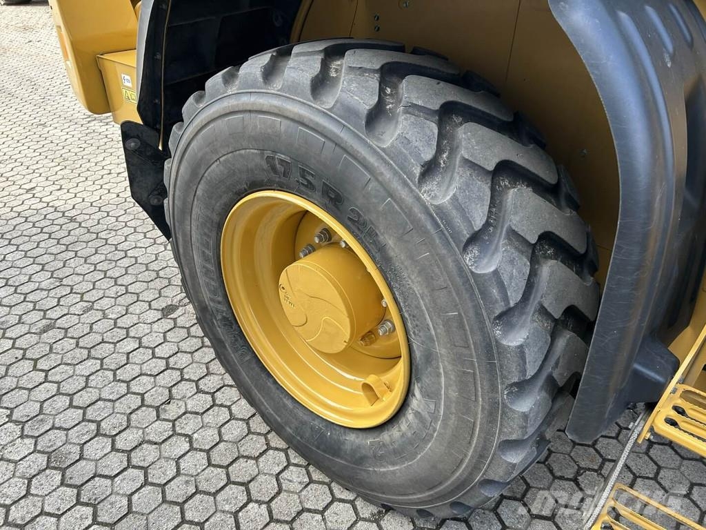 CAT 914-14 لوادر بعجل