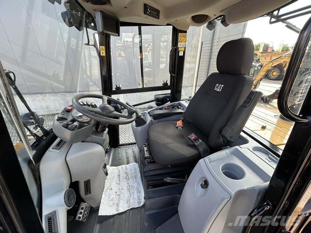 CAT 914-14 لوادر بعجل