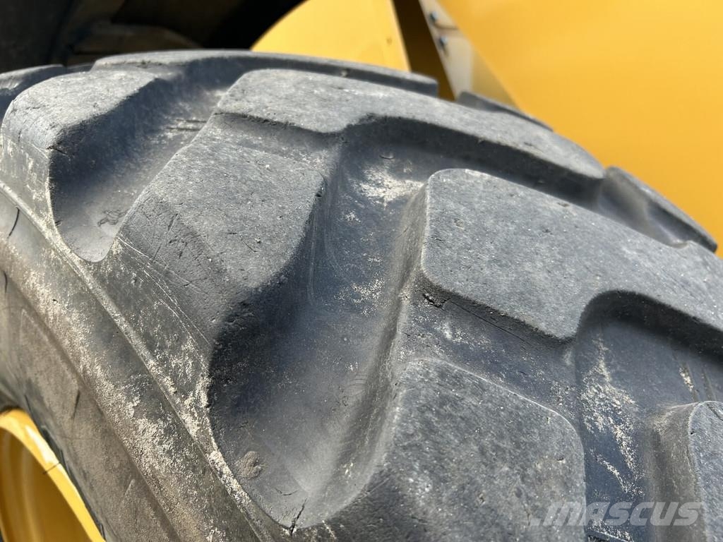 CAT 914-14 لوادر بعجل