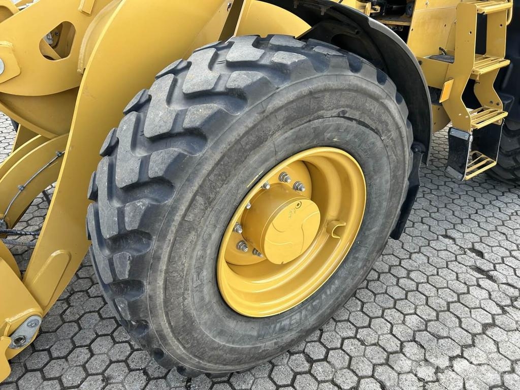 CAT 914-14 لوادر بعجل