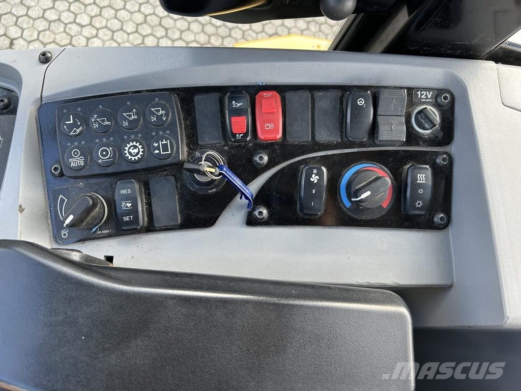 CAT 914-14 لوادر بعجل