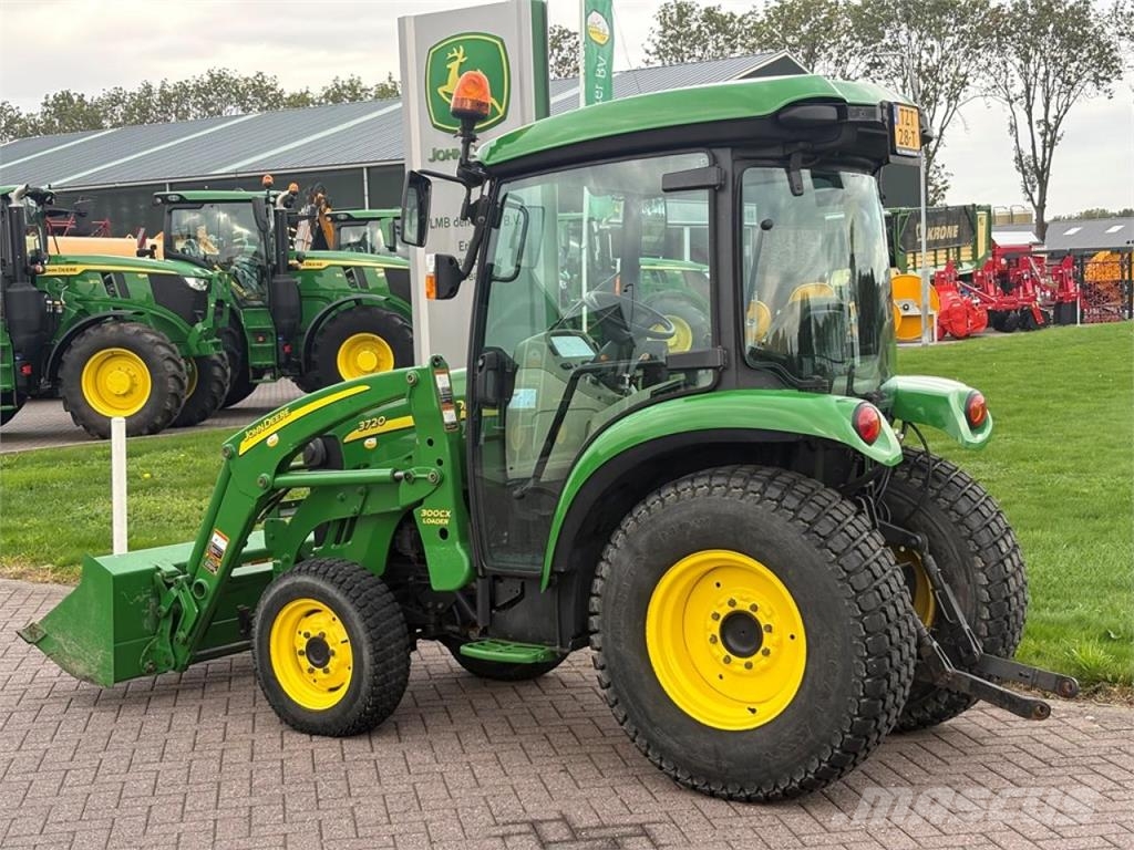 John Deere 3720 TRAKTOR Traktorji