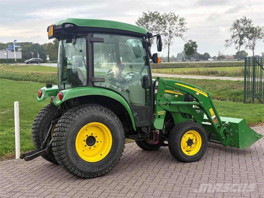 John Deere 3720 TRAKTOR Traktorji