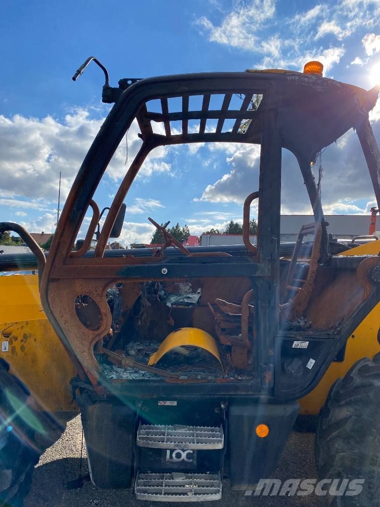 JCB 540-140 -1er Main endommagé Teleskopski utovarivači na kotačima