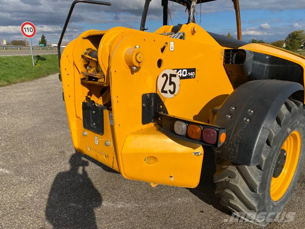 JCB 540-140 -1er Main endommagé Teleskopski utovarivači na kotačima