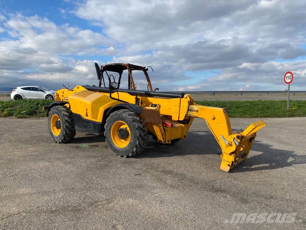 JCB 540-140 -1er Main endommagé Teleskopski utovarivači na kotačima