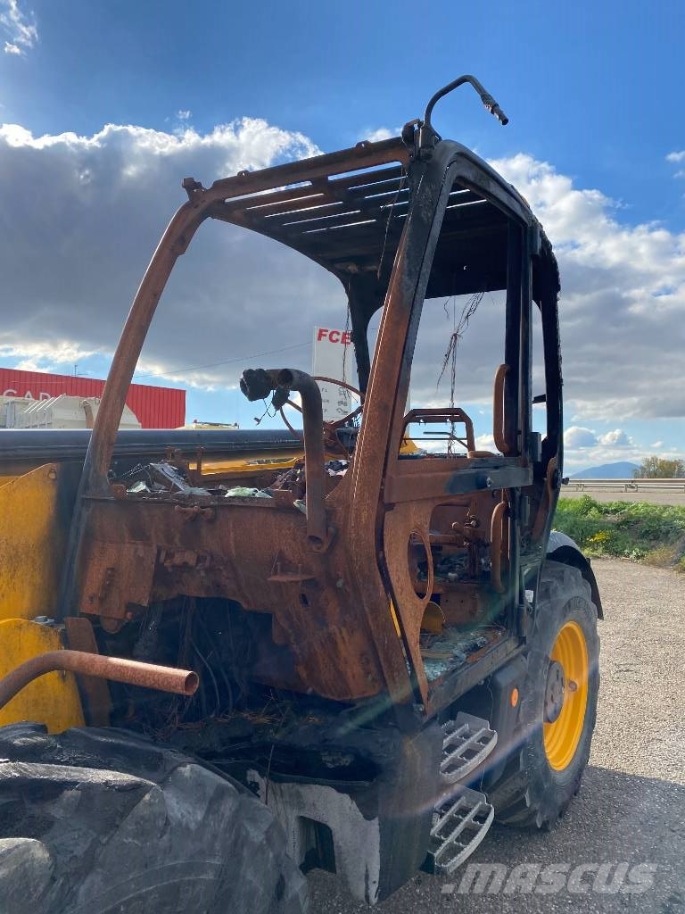 JCB 540-140 -1er Main endommagé Teleskopski utovarivači na kotačima