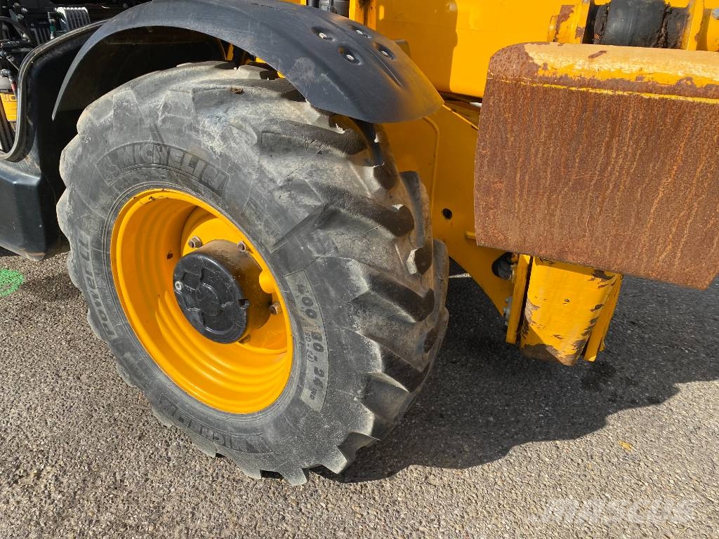 JCB 540-140 -1er Main endommagé Teleskopski utovarivači na kotačima