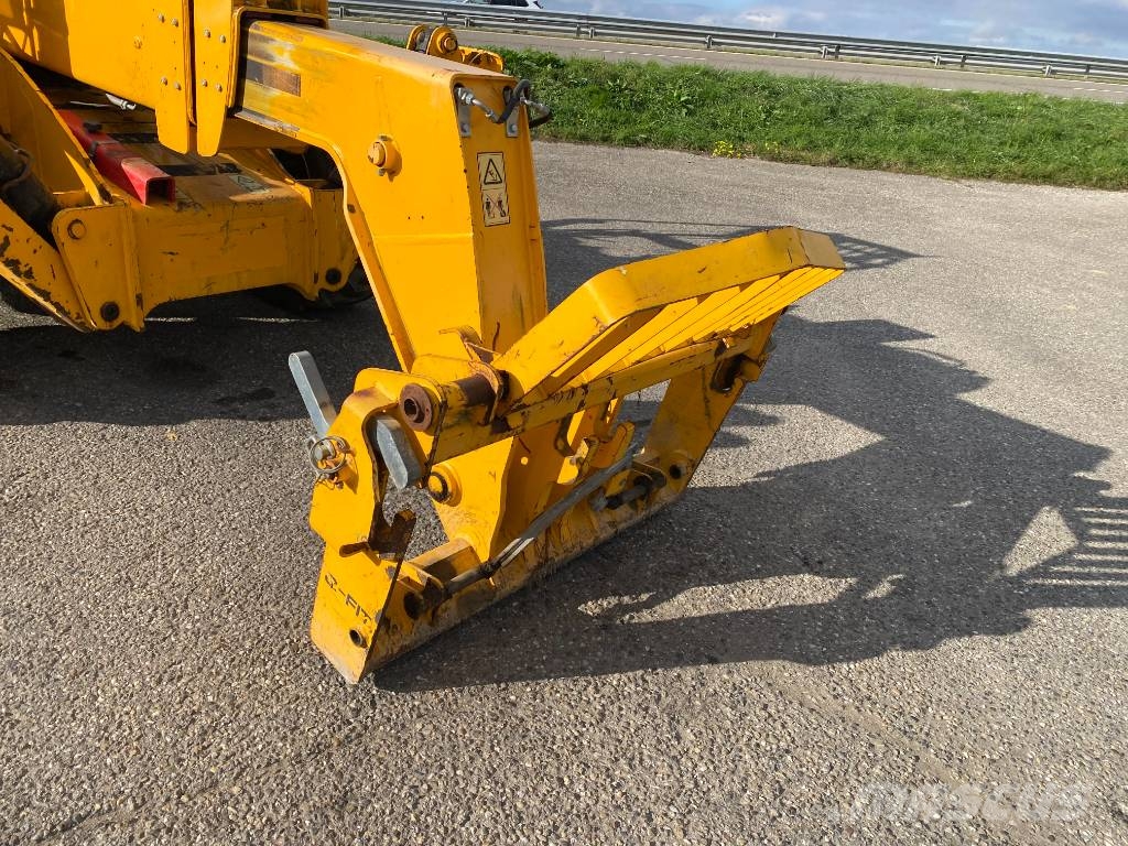 JCB 540-140 -1er Main endommagé Teleskopski utovarivači na kotačima