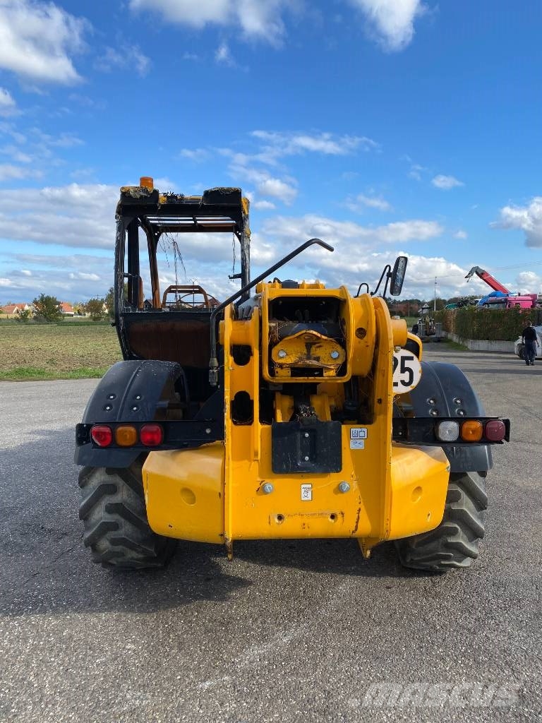 JCB 540-140 -1er Main endommagé Teleskopski utovarivači na kotačima