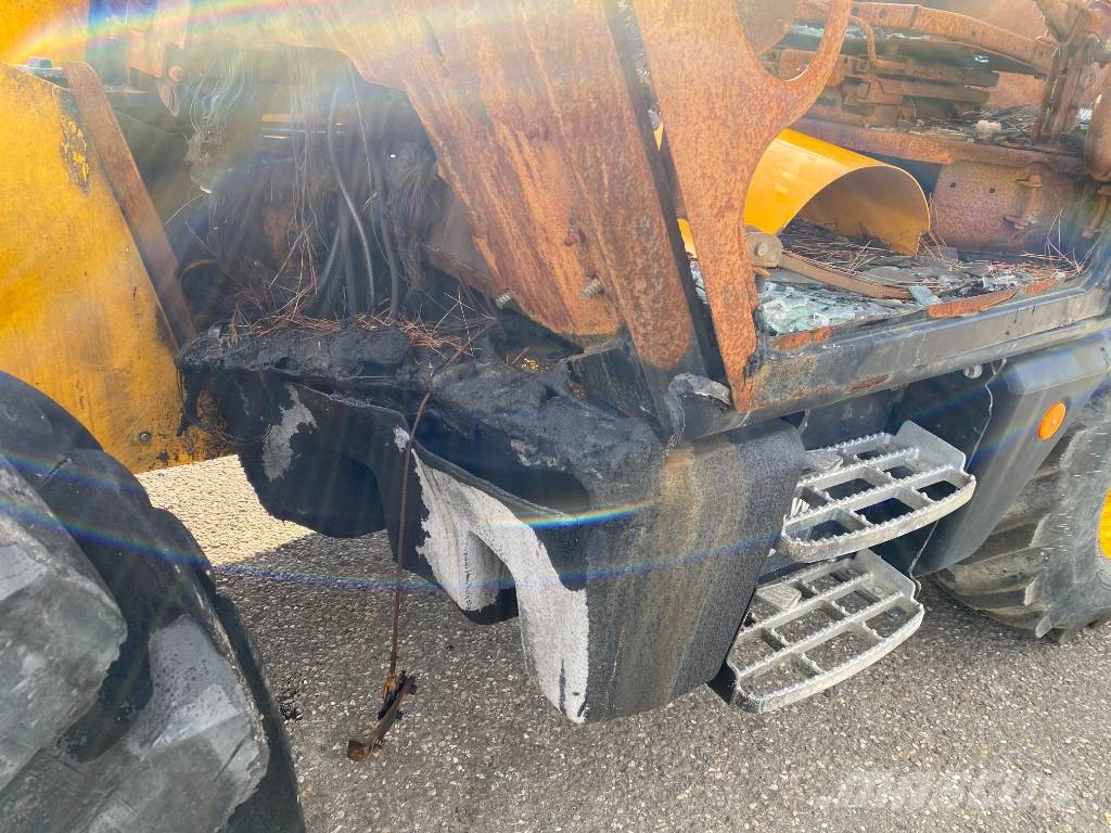 JCB 540-140 -1er Main endommagé Teleskopski utovarivači na kotačima