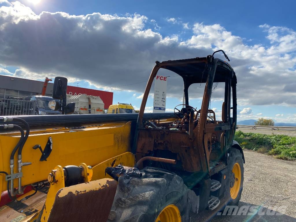 JCB 540-140 -1er Main endommagé Teleskopski utovarivači na kotačima