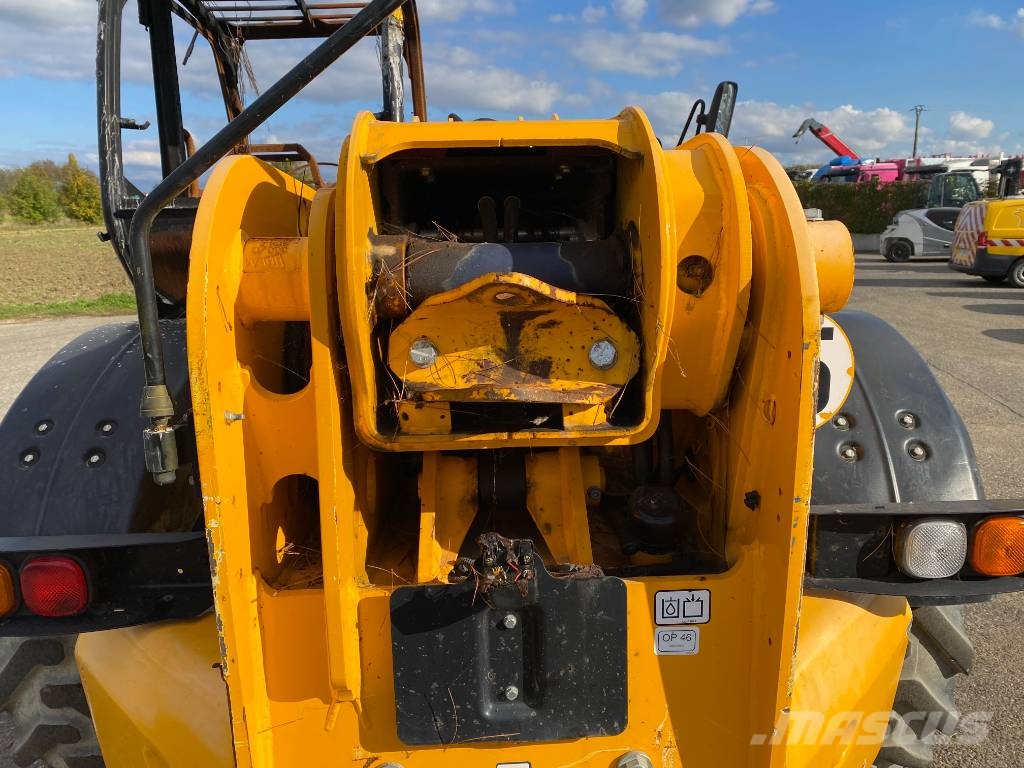 JCB 540-140 -1er Main endommagé Teleskopski utovarivači na kotačima