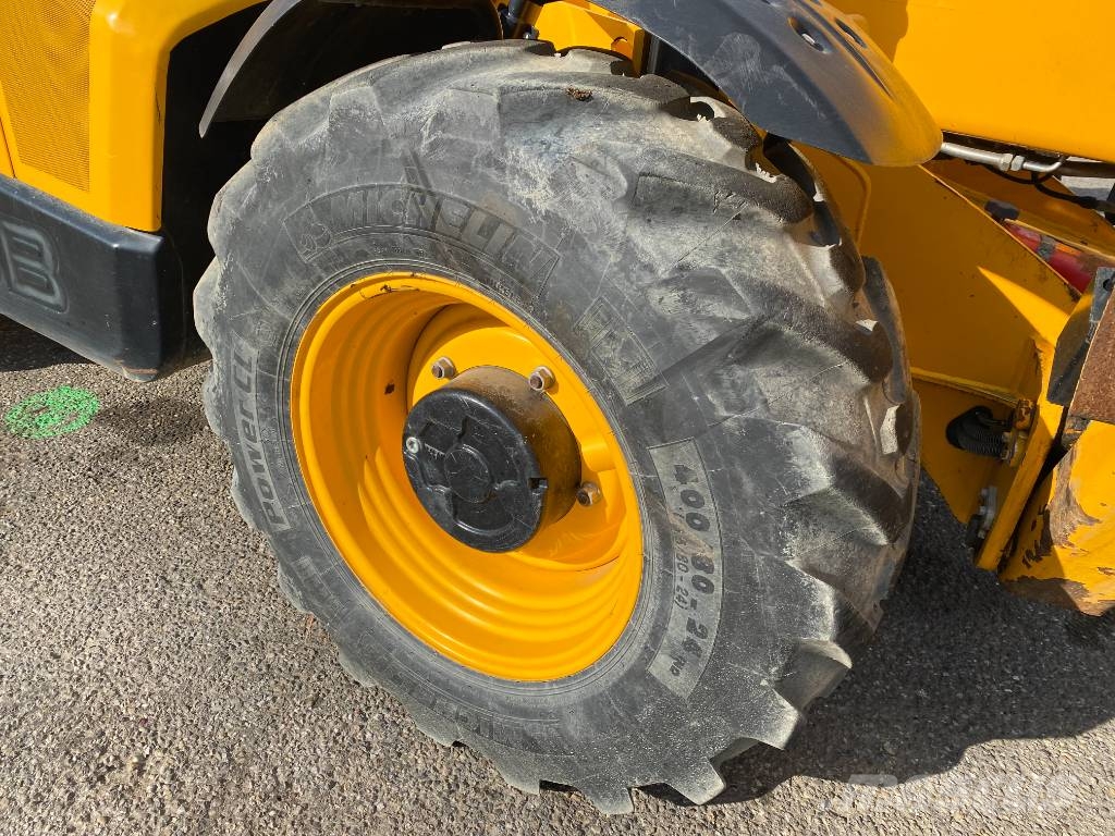 JCB 540-140 -1er Main endommagé Teleskopski utovarivači na kotačima