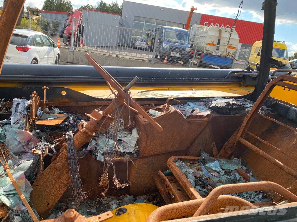 JCB 540-140 -1er Main endommagé Teleskopski utovarivači na kotačima