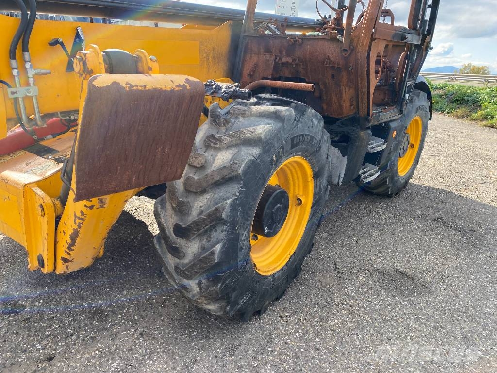 JCB 540-140 -1er Main endommagé Teleskopski utovarivači na kotačima