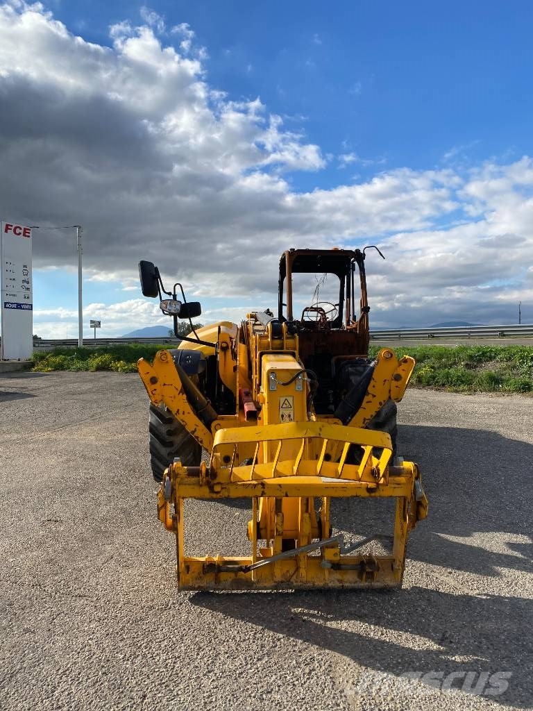 JCB 540-140 -1er Main endommagé Teleskopski utovarivači na kotačima