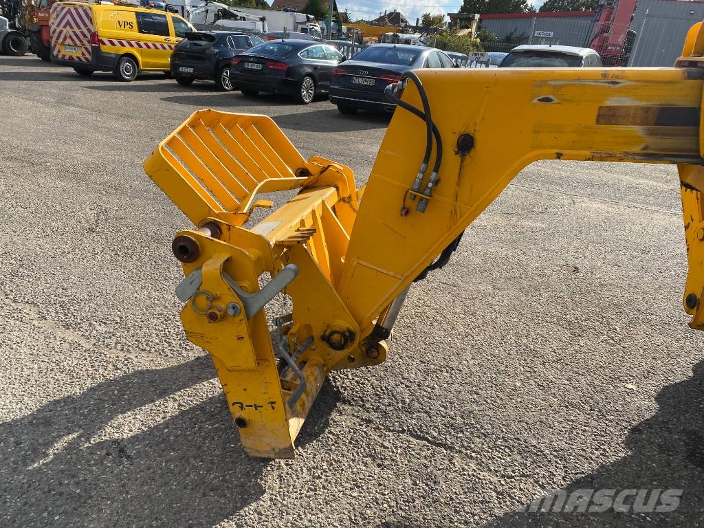 JCB 540-140 -1er Main endommagé Teleskopski utovarivači na kotačima
