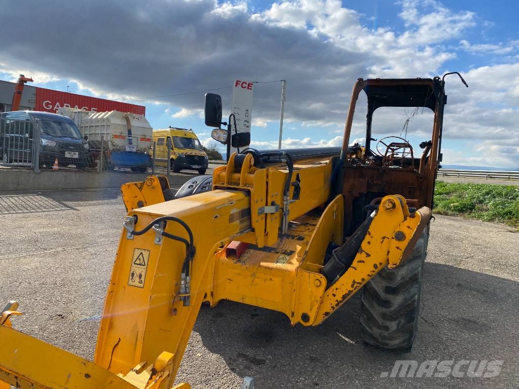 JCB 540-140 -1er Main endommagé Teleskopski utovarivači na kotačima