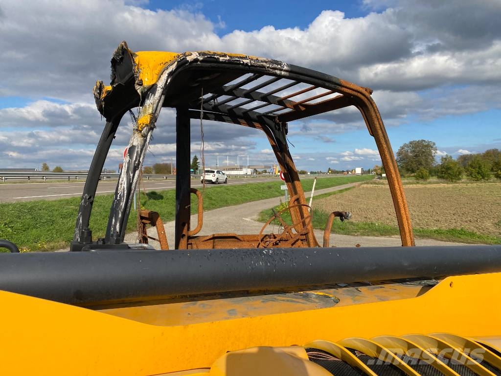 JCB 540-140 -1er Main endommagé Teleskopski utovarivači na kotačima