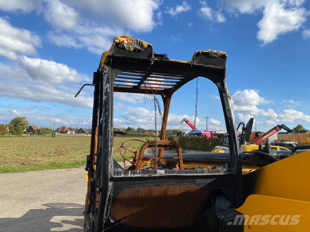 JCB 540-140 -1er Main endommagé Teleskopski utovarivači na kotačima