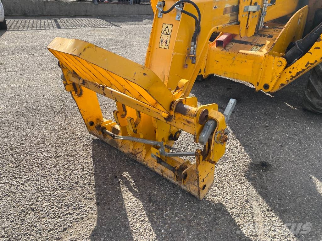 JCB 540-140 -1er Main endommagé Teleskopski utovarivači na kotačima