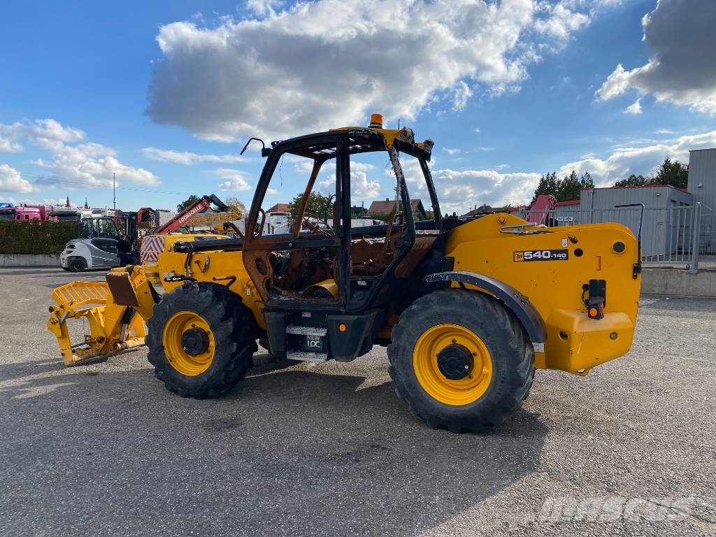 JCB 540-140 -1er Main endommagé Teleskopski utovarivači na kotačima