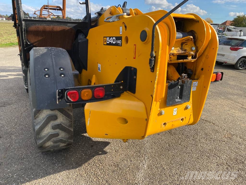 JCB 540-140 -1er Main endommagé Teleskopski utovarivači na kotačima