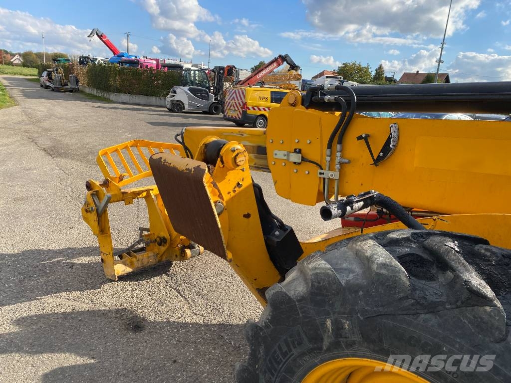 JCB 540-140 -1er Main endommagé Teleskopski utovarivači na kotačima