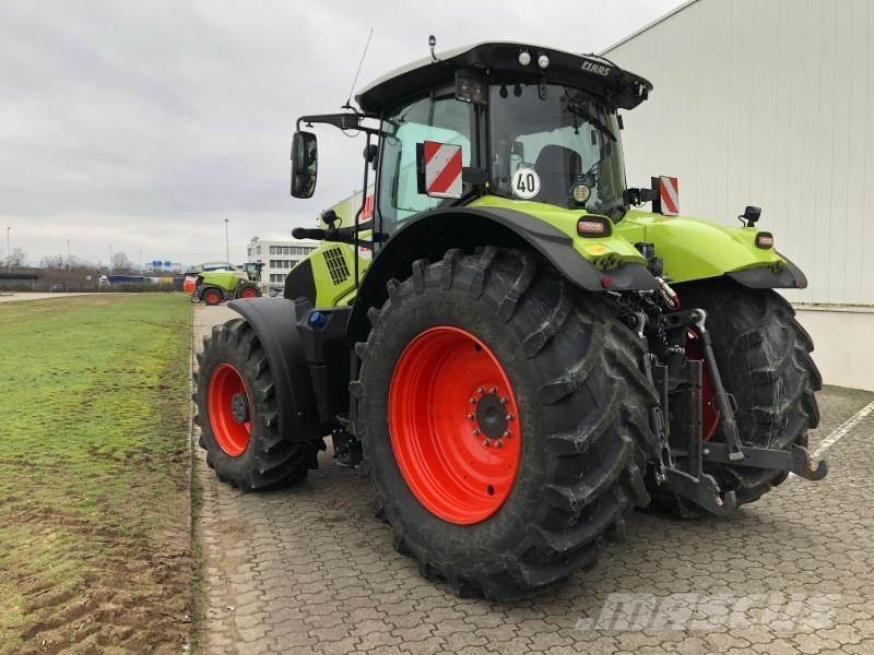 CLAAS AXION 870 Traktoren